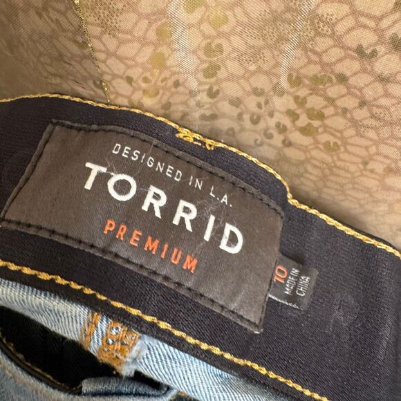 Torrid Bombshell Skinny Light Wash Premium Stretch Cropped Jeans Size 10 - Picture 4 of 7